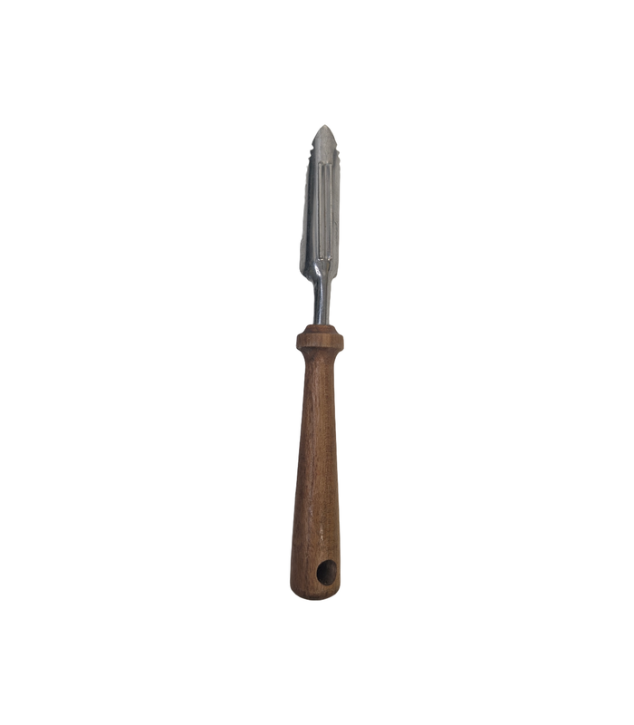 Wooden-Handled Serrated Pearer